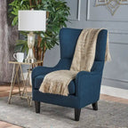 Sillón decorativo de respaldo alto con diseño de orejero y patas de madera de abedul