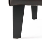 Sillón decorativo de respaldo alto con diseño de orejero y patas de madera de abedul