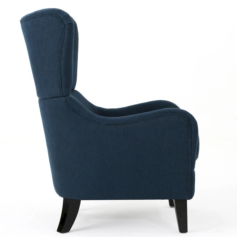 Sillón decorativo de respaldo alto con diseño de orejero y patas de madera de abedul