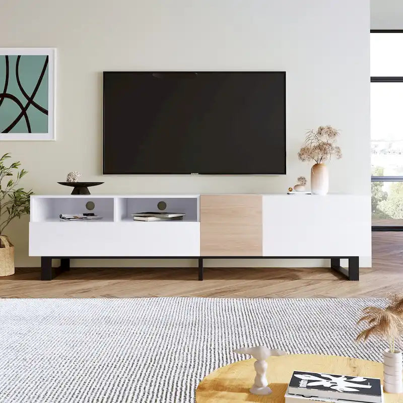 Mueble de TV de 70.9" con almacenamiento, puertas abatibles y estante ajustable para televisores de hasta 80"