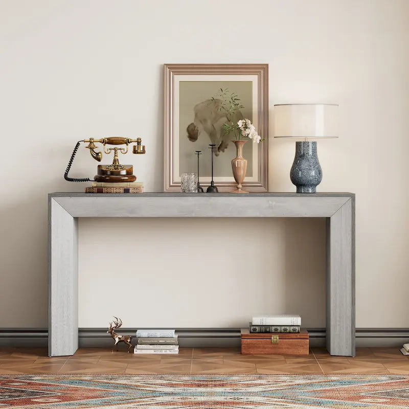 Elegante mesa consola con diseño inspirado en una chimenea y cubierta con chapa de madera