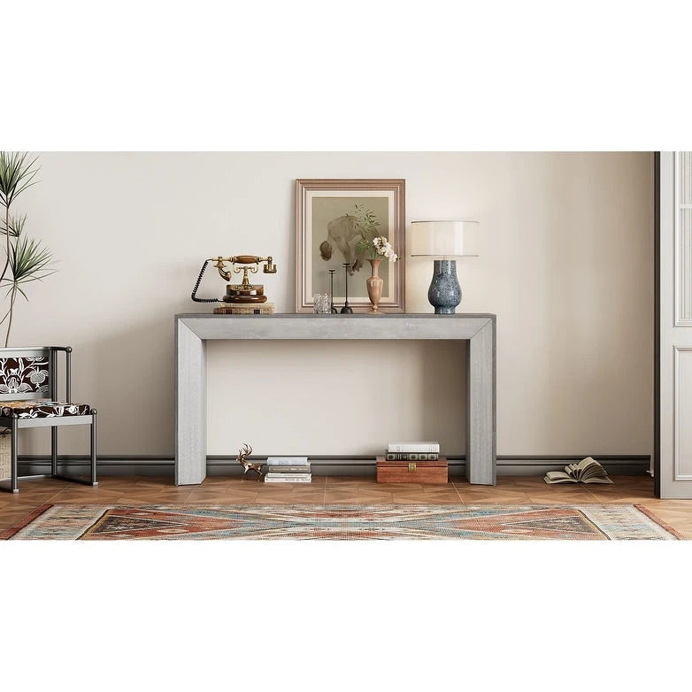 Elegante mesa consola con diseño inspirado en una chimenea y cubierta con chapa de madera