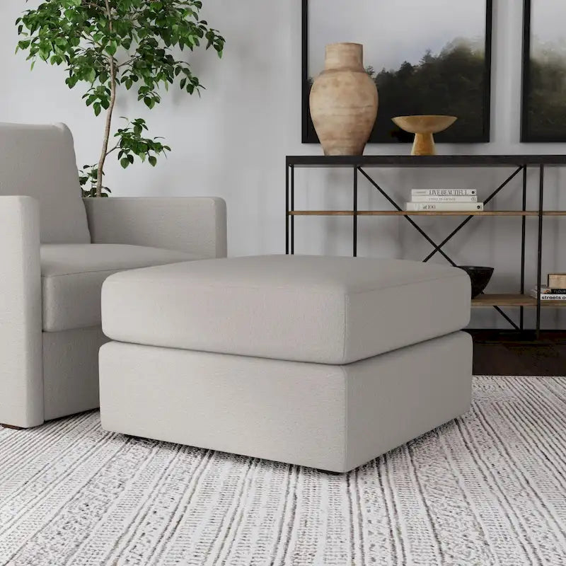 Stoffhocker in hellem Beige
