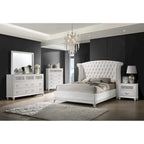 Cama tapizada con alas y cabecero capitoné – Blanco