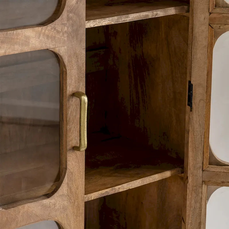 Vitrina de madera con dos puertas