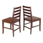 Juego de 2 sillas de comedor de madera maciza con respaldo de escalera, acabado nogal