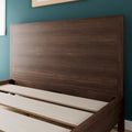 Cama con plataforma de madera maciza y cabecero