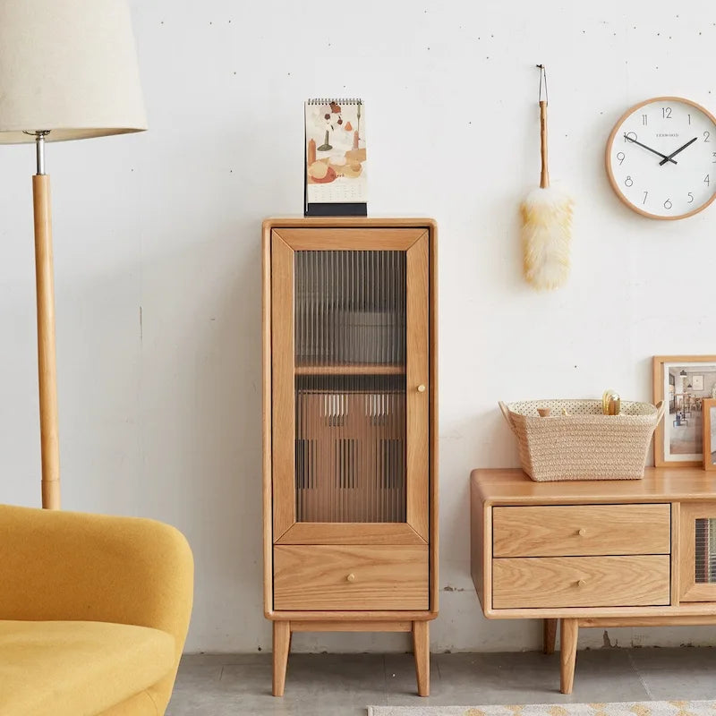 Armario de almacenamiento de madera maciza con estantes y cajón