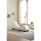 Chaise longue de yoga con tapizado de piel sintética y estructura curva