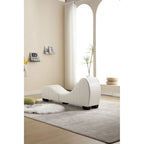 Chaise longue de yoga con tapizado de piel sintética y estructura curva