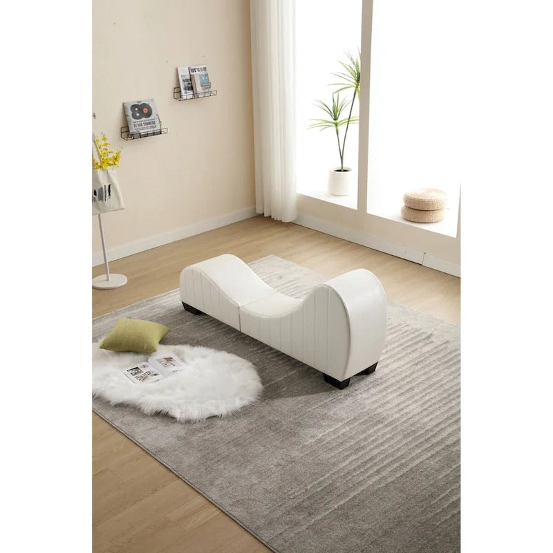 Chaise longue de yoga con tapizado de piel sintética y estructura curva