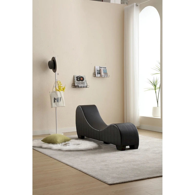 Chaise longue de yoga con tapizado de piel sintética y estructura curva