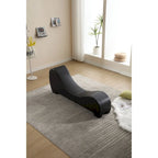 Chaise longue de yoga con tapizado de piel sintética y estructura curva