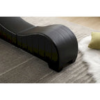 Chaise longue de yoga con tapizado de piel sintética y estructura curva